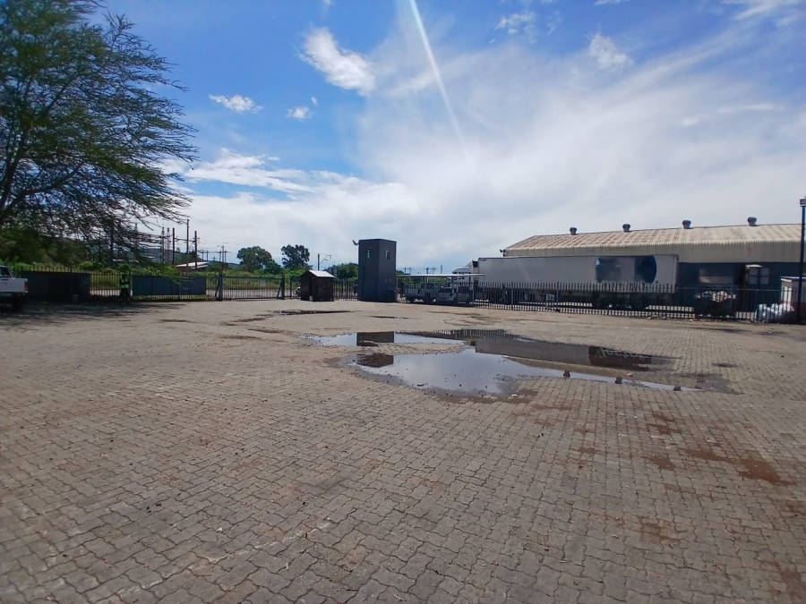 To Let commercial Property for Rent in Zinniaville North West